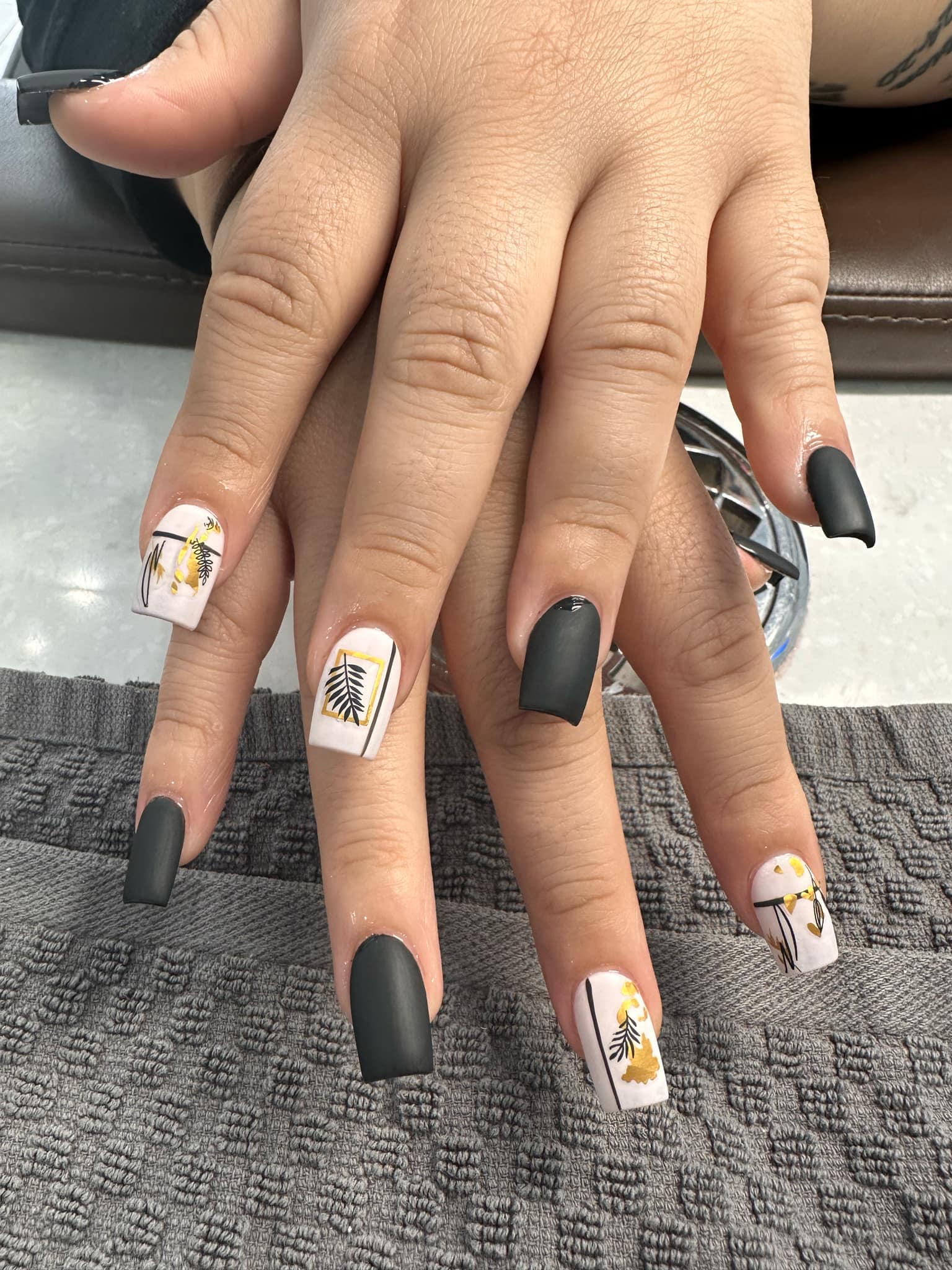 Posh Nail Lounge nail photo 5